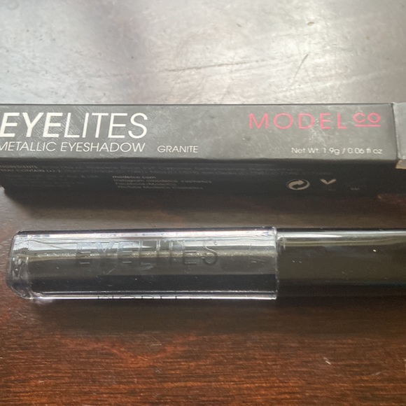 5/$5.00 model  co Eyelites Metallic Eyeshadow dark granite 1.9g - Picture 2 of 2